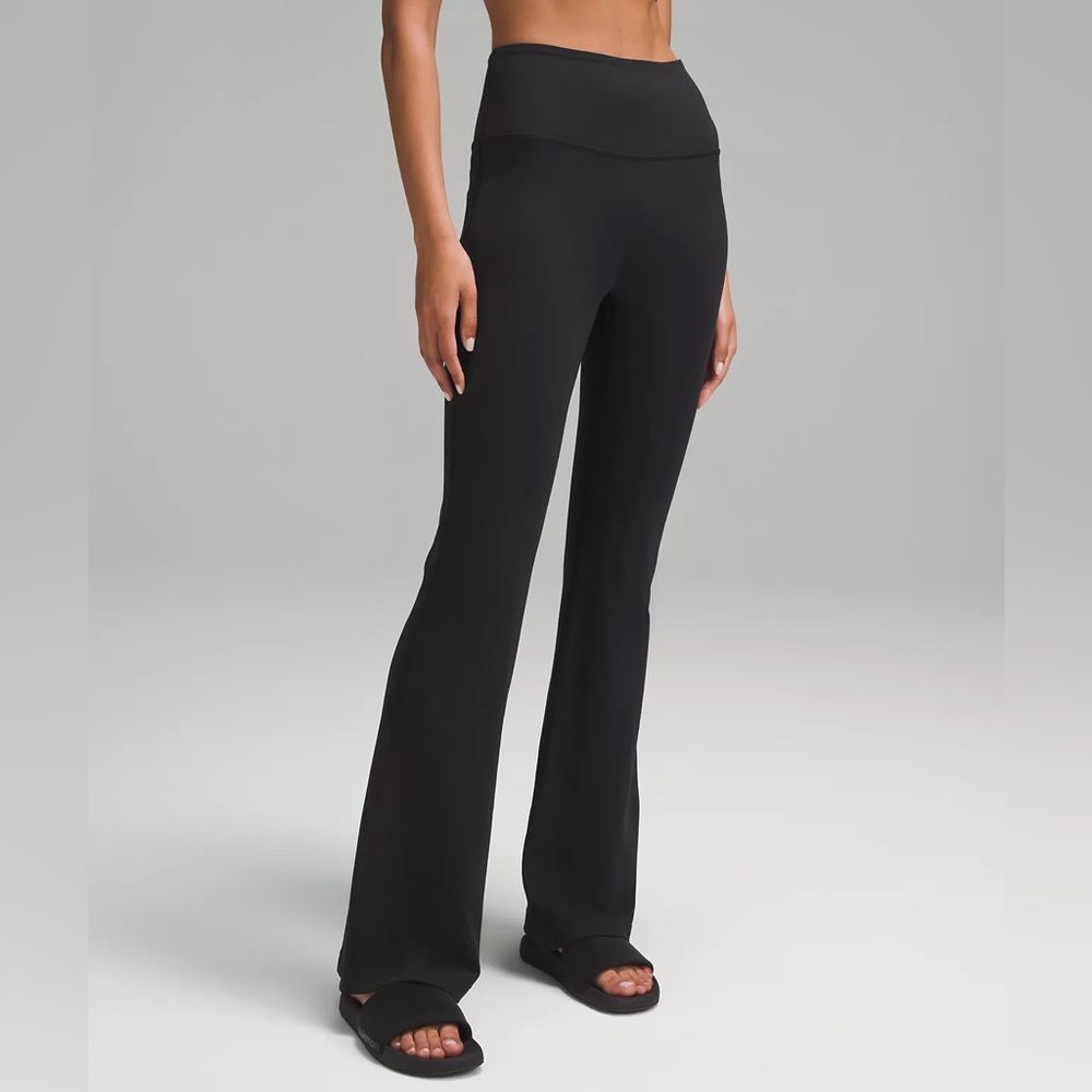 Groove Super-High-Rise Flared Pant Nulu
Regular Length